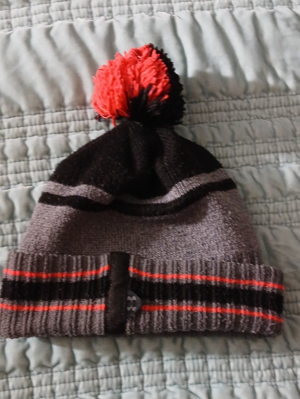 Under Armour Beanie Hat in Gray, Black & Red